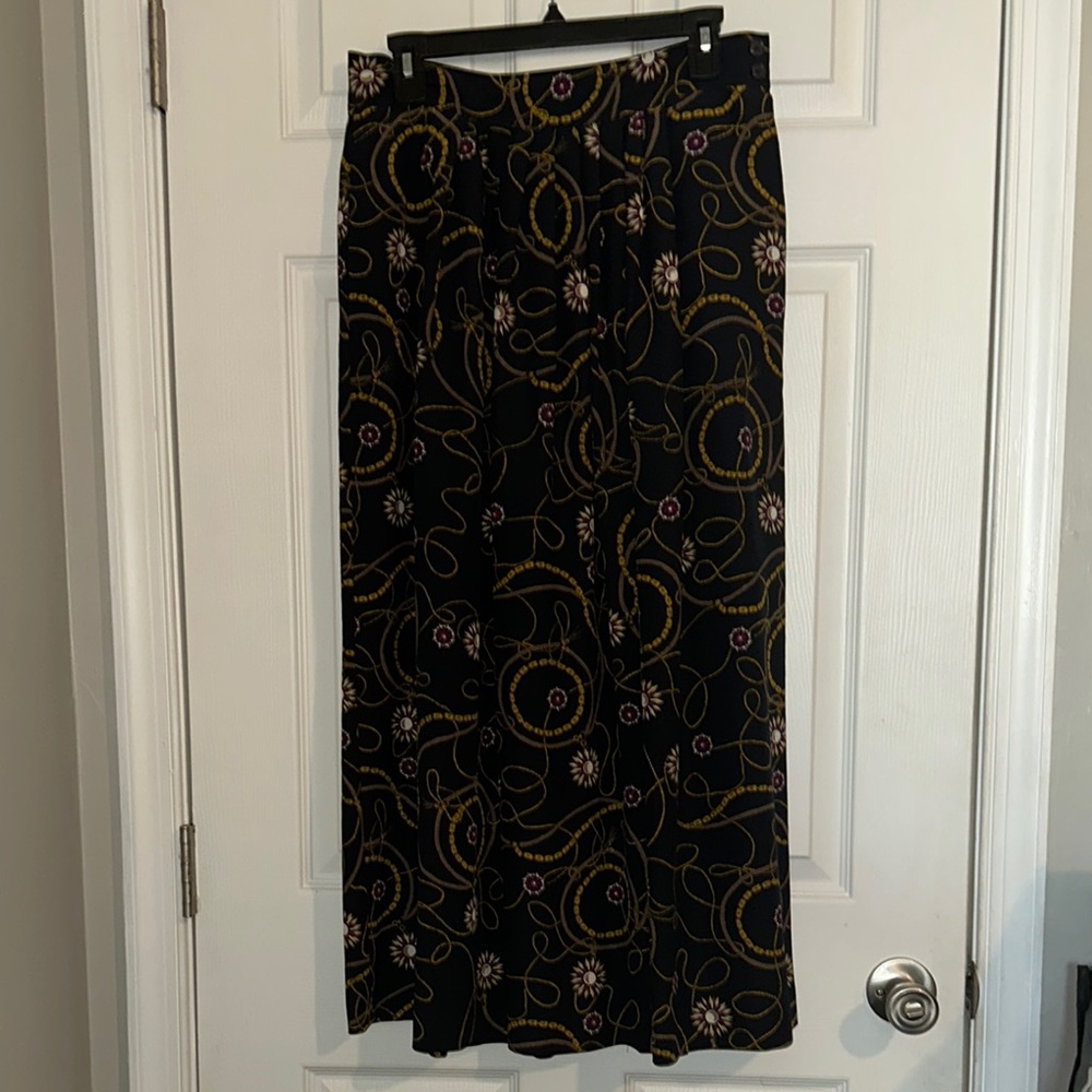 Jones New York Black and Gold Maxi Skirt below the calf